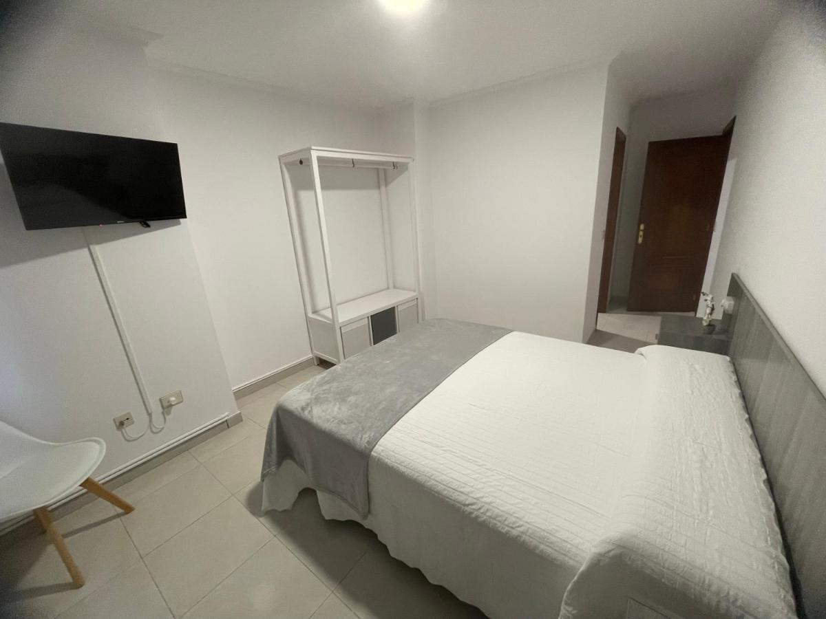 Apartamentos Demar Luis Casais Эль-Грове Экстерьер фото