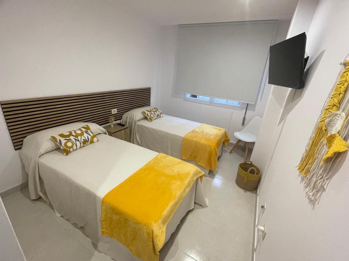 Apartamentos Demar Luis Casais Эль-Грове Экстерьер фото