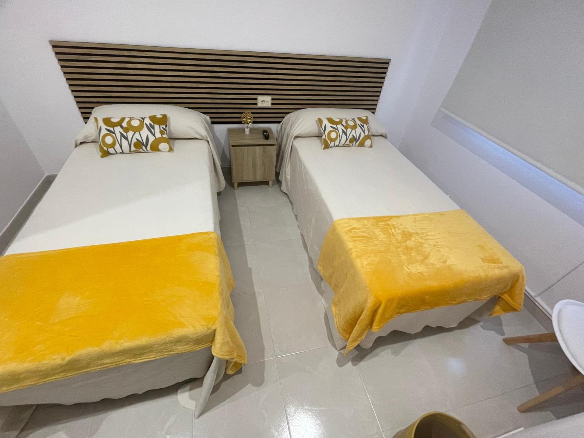 Apartamentos Demar Luis Casais Эль-Грове Экстерьер фото