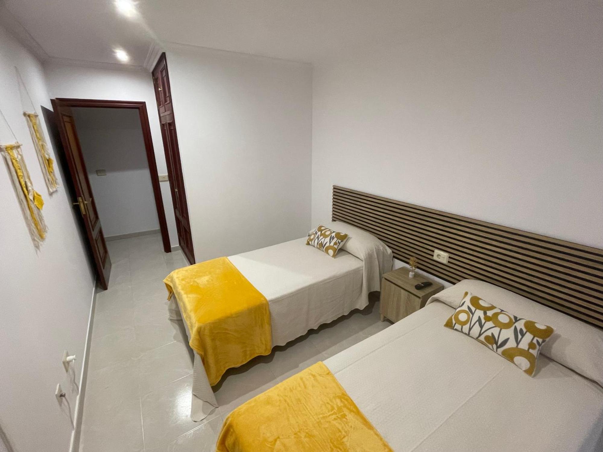 Apartamentos Demar Luis Casais Эль-Грове Экстерьер фото